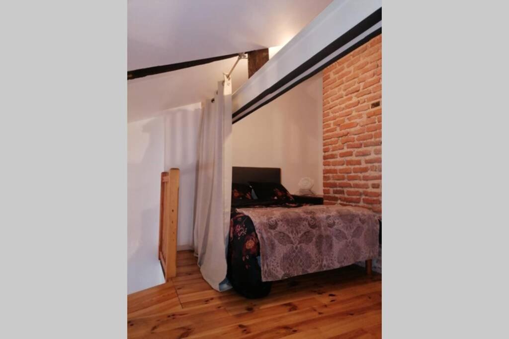 Appartement exceptionnel 4 étoiles hyper centre Albi 65 m2 au 4ème étage sans ascenseur avec une tour du 12ème siècle Exterior foto