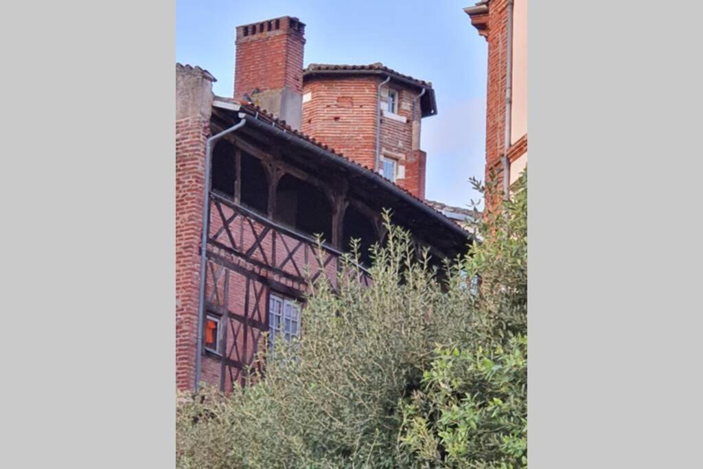 Appartement exceptionnel 4 étoiles hyper centre Albi 65 m2 au 4ème étage sans ascenseur avec une tour du 12ème siècle Exterior foto