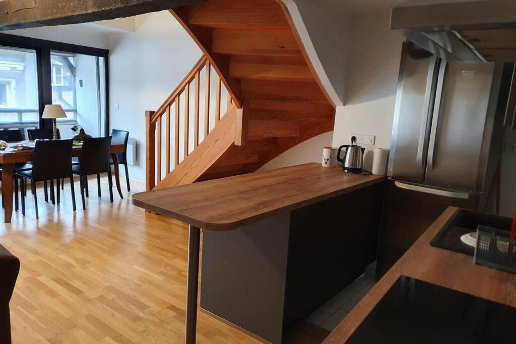 Appartement exceptionnel 4 étoiles hyper centre Albi 65 m2 au 4ème étage sans ascenseur avec une tour du 12ème siècle Exterior foto