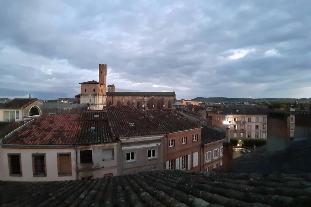 Appartement exceptionnel 4 étoiles hyper centre Albi 65 m2 au 4ème étage sans ascenseur avec une tour du 12ème siècle Exterior foto