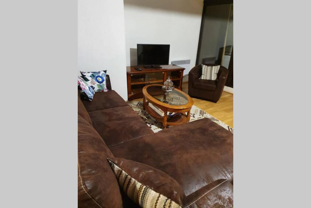 Appartement exceptionnel 4 étoiles hyper centre Albi 65 m2 au 4ème étage sans ascenseur avec une tour du 12ème siècle Exterior foto